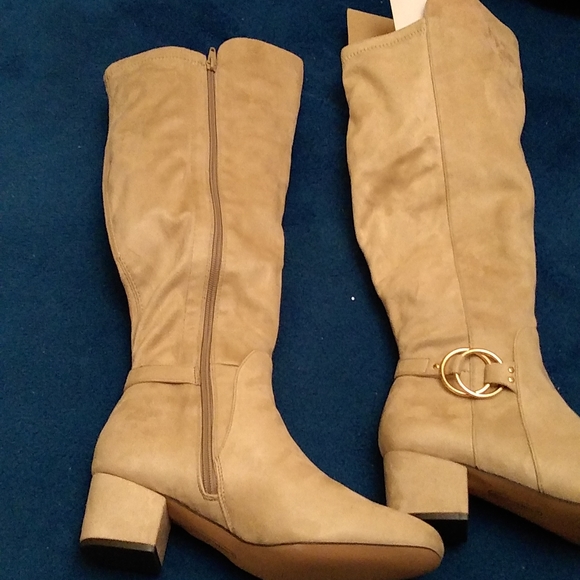 Knee high boots - Picture 6 of 7